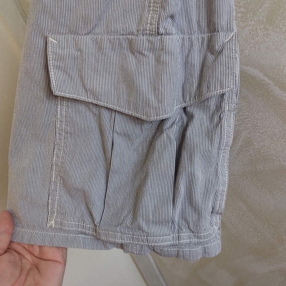 Size 32 Levi's Conductor Stripe Cargo Shorts Snap Pockets - Picture 4 of 10
